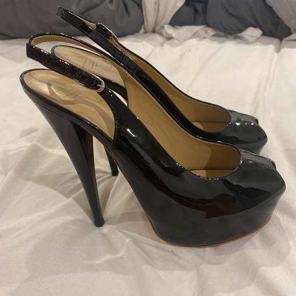 Giuseppe Zanotti patent leather pumps - Picture 1 of 5